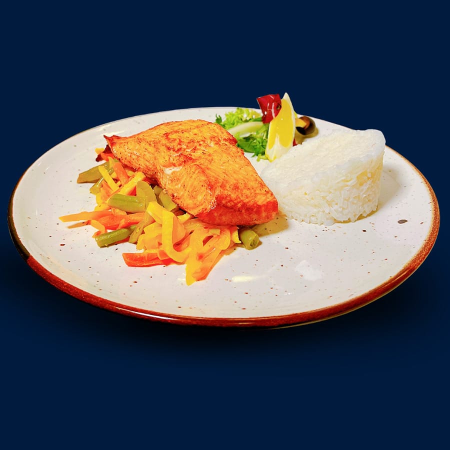 Stek z Łososia na warzywach  z ryżem gotowanym